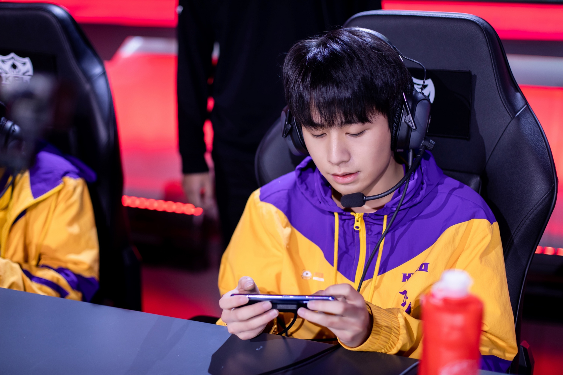 精彩对决再度上演，青年选手崭露头角