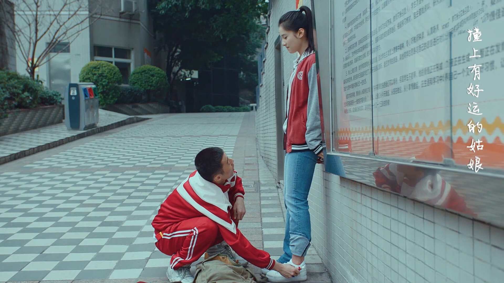 阿隆索关键制胜一击，梅赛德斯轻取威廉姆斯夺魁