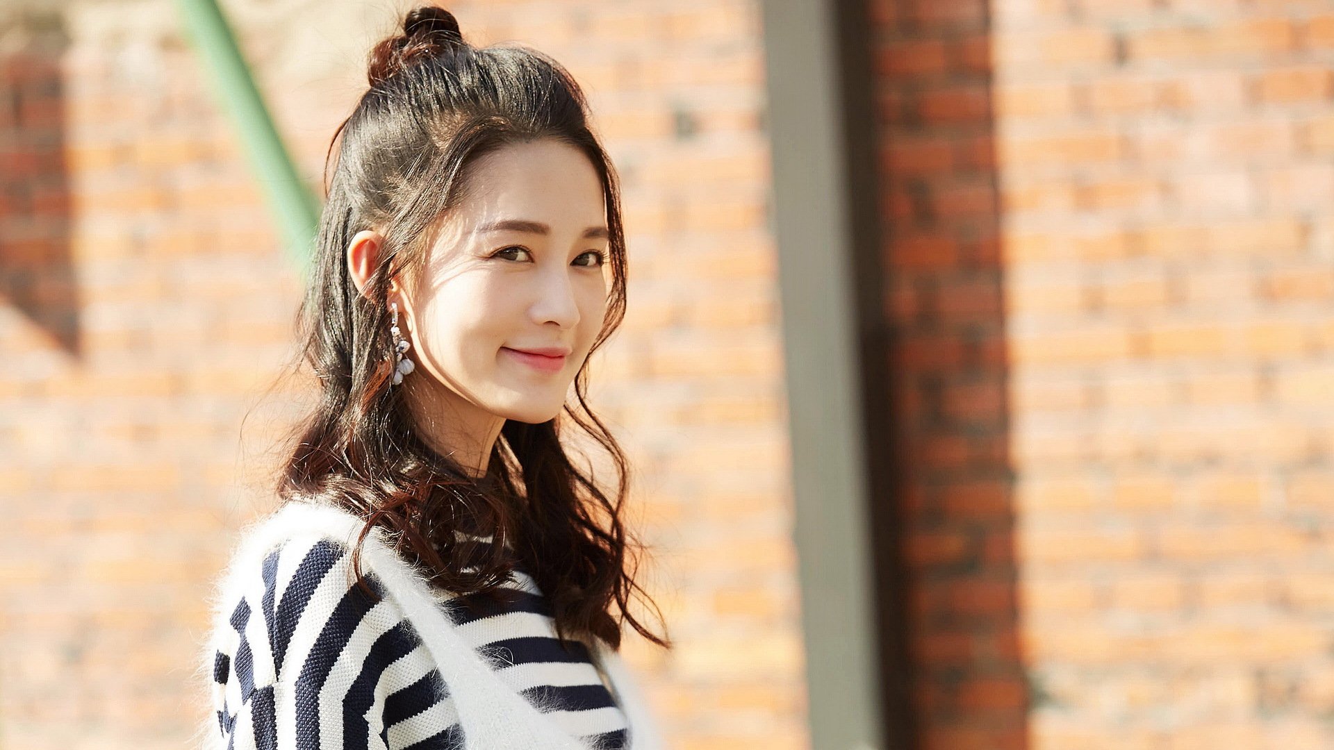 爱游戏在线-绿茵上的双线叙事，巴尔韦德闪光处，正是阿尔及利亚铁幕落下时