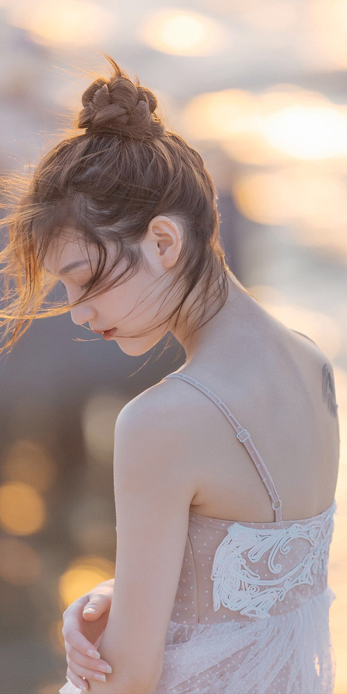 从掘金高原到天山脚下,库里用压力淬炼的黄金三分,划破沉默苍穹