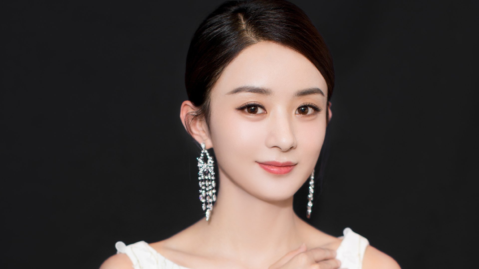 聚光灯下的巨人,英格拉姆舞台越大越强,粤浙对决见证真正的明星