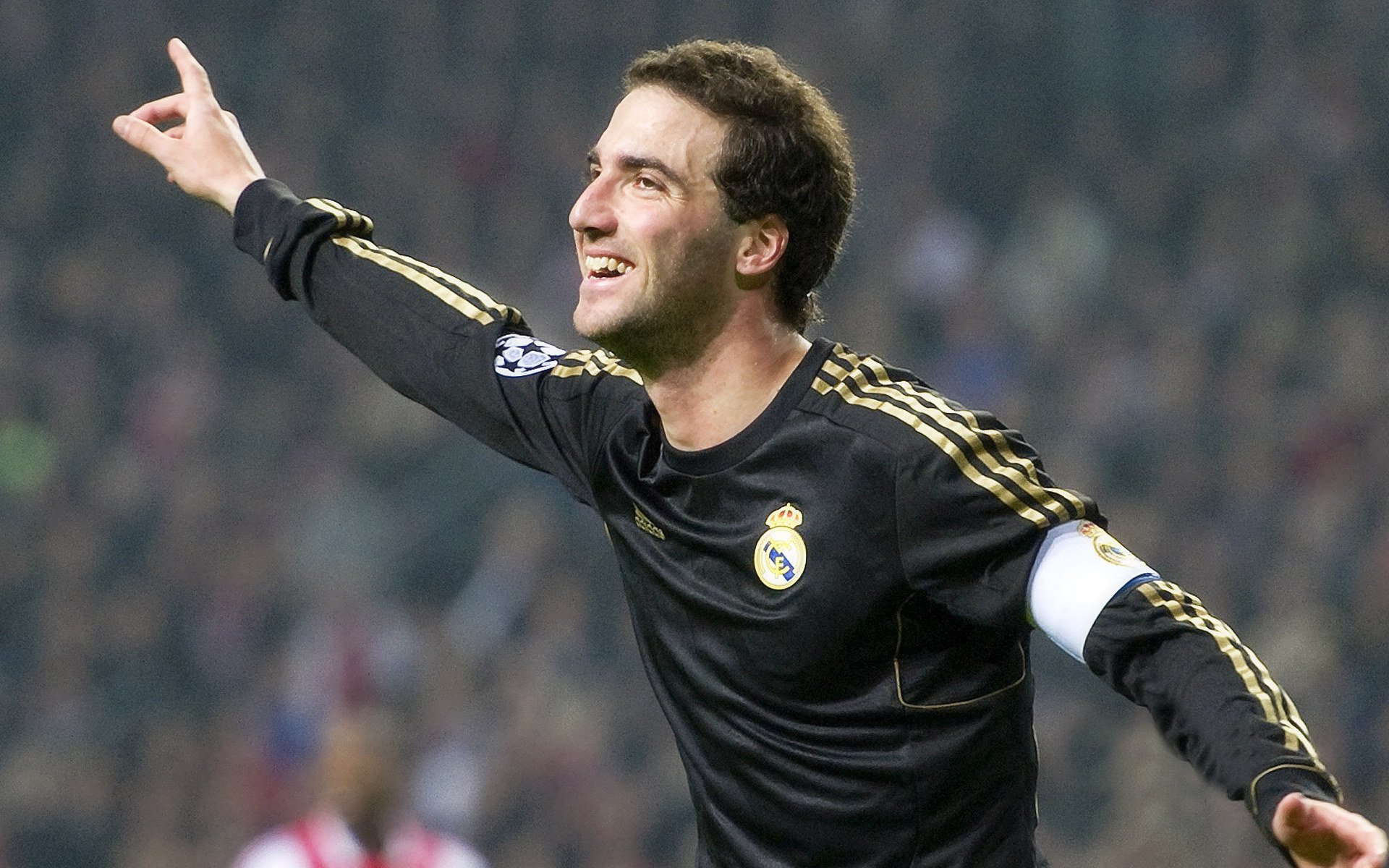 黄金年代,那一夜,斯通斯用英格兰的脊梁定义冠军