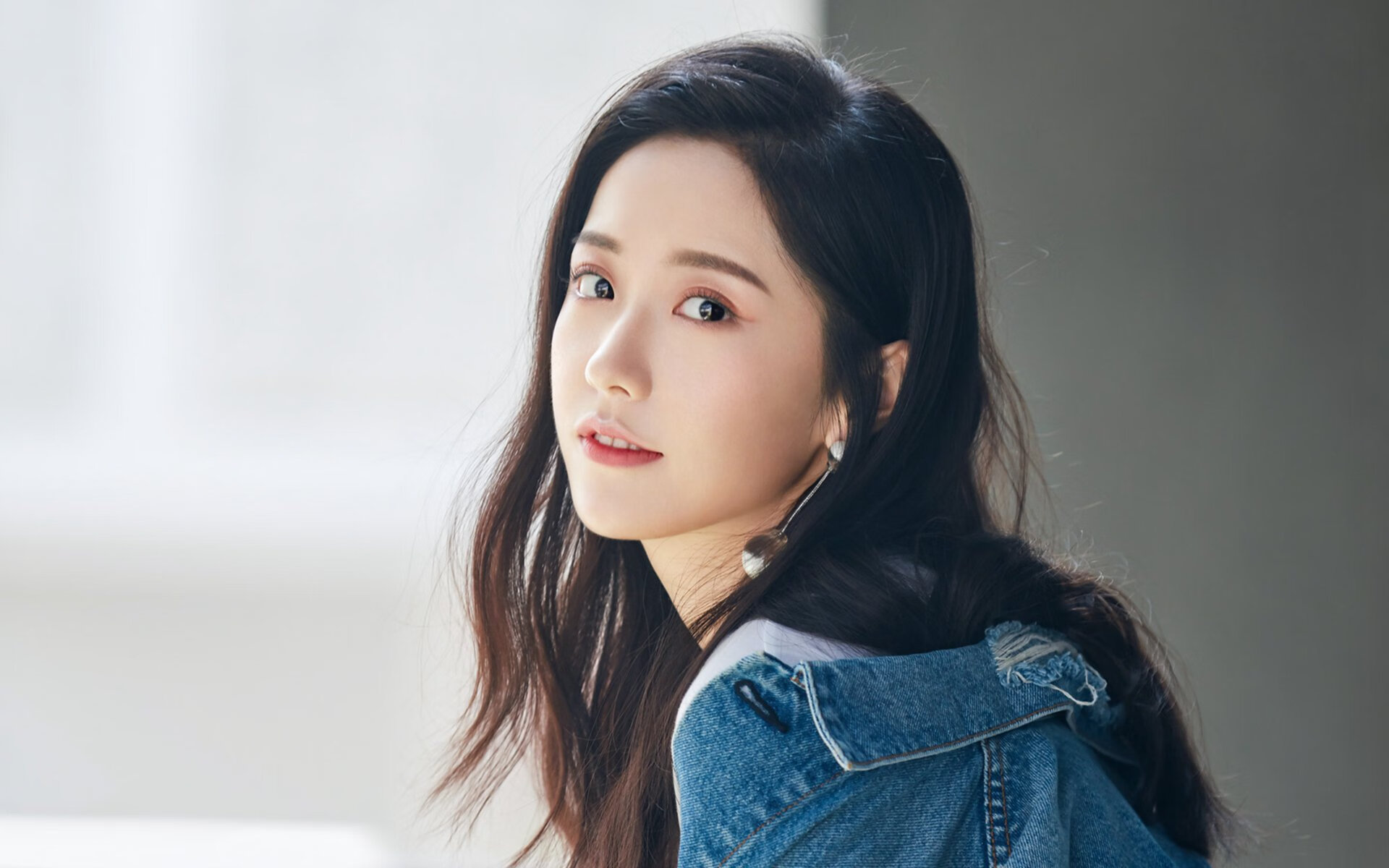 战术轴心与命运回响,当国际米兰的蓝黑风暴遭遇加纳铁壁,若日尼奥如何用存在感定义比赛?